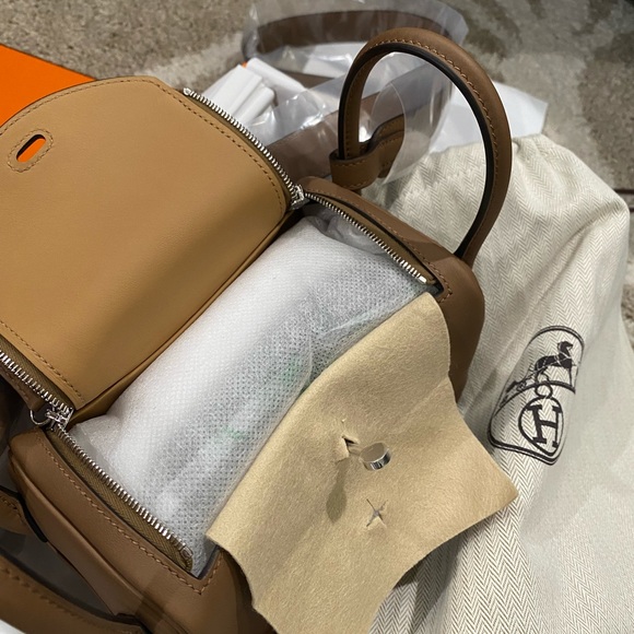 SOLD! Hermès mini Lindy in Alezan - Picture 3 of 4